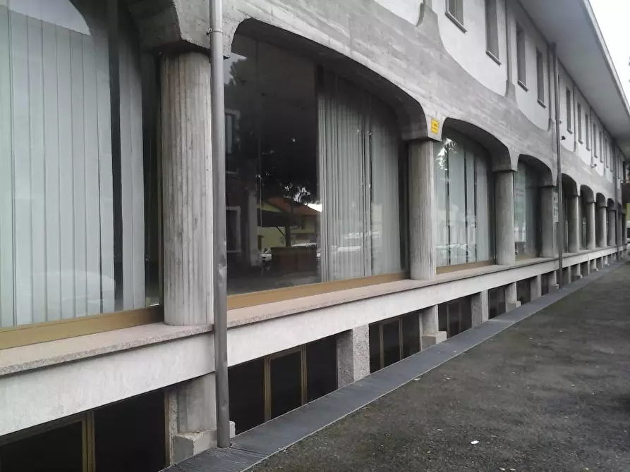 Immagine 3 di Locale commerciale in vendita  a Buscate