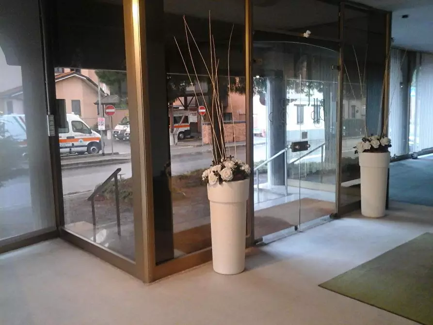 Immagine 7 di Locale commerciale in vendita  a Buscate