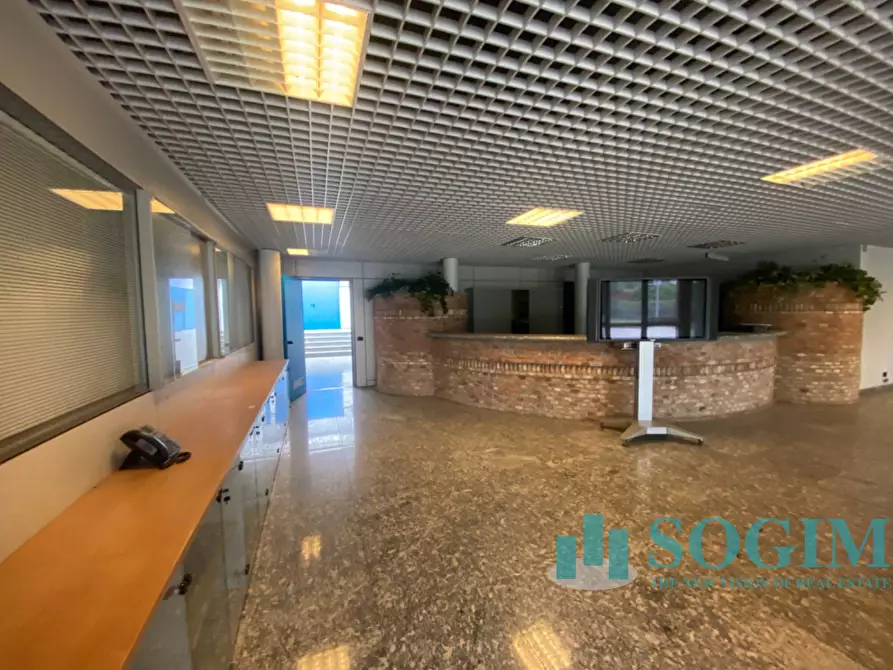 Immagine 28 di Ufficio in affitto  in Via Como 214 a Cantù