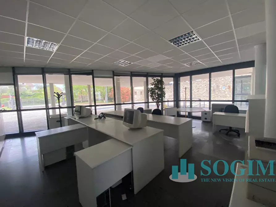 Immagine 30 di Ufficio in affitto  in Via Como 214 a Cantù