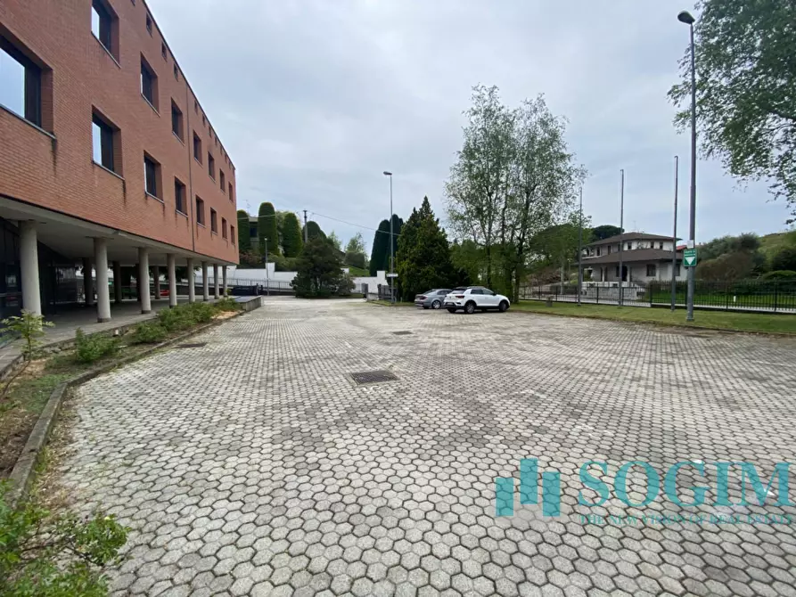 Immagine 38 di Ufficio in affitto  in Via Como 214 a Cantù