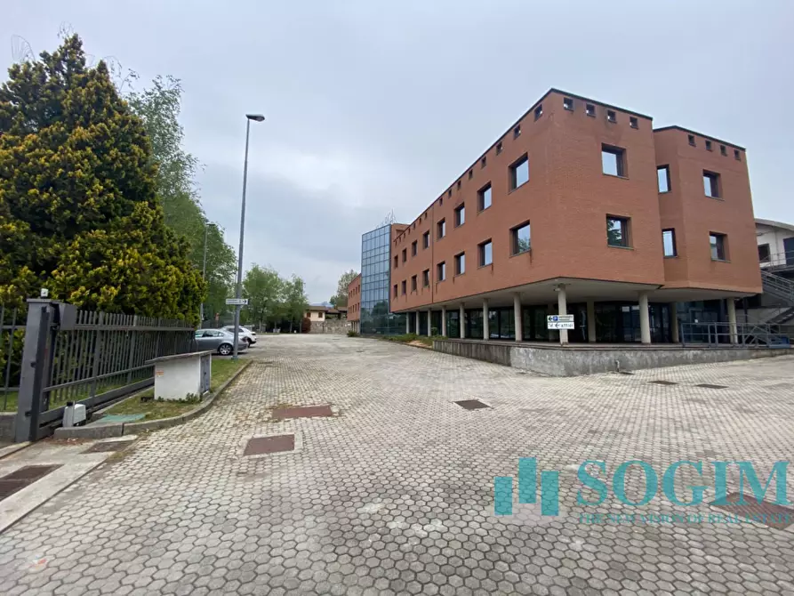 Immagine 43 di Ufficio in affitto  in Via Como 214 a Cantù