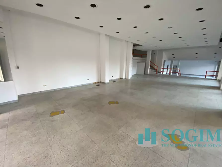 Immagine 27 di Negozio in vendita  in Corso Unità Ditalia 15 a Cantù