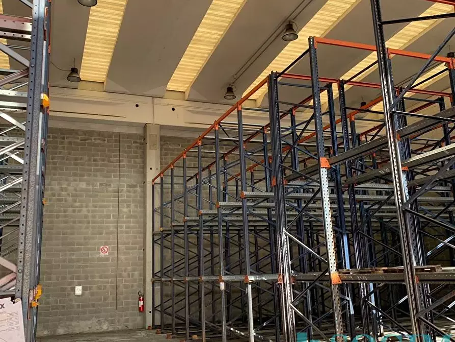 Immagine 17 di Magazzino in vendita  in VIA PO' 5 a Opera