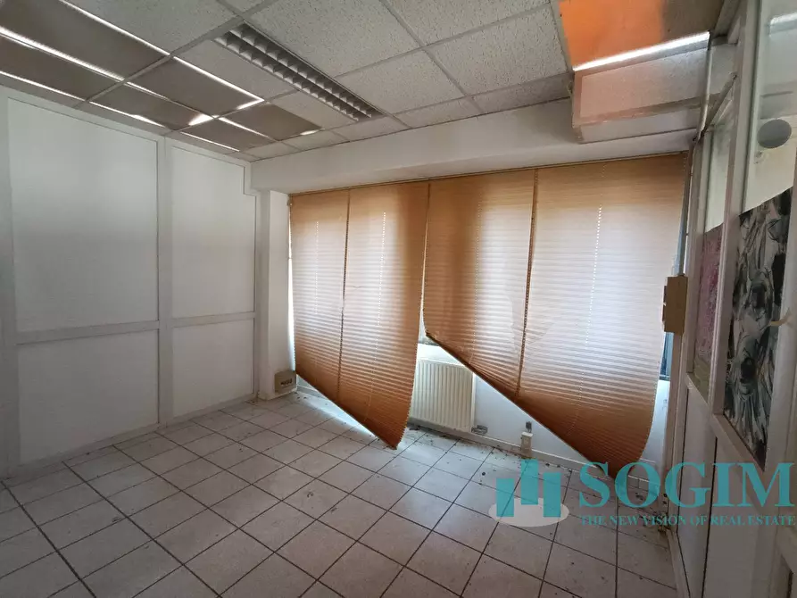 Immagine 2 di Locale commerciale in vendita  in Villa Guardia a Villa Guardia