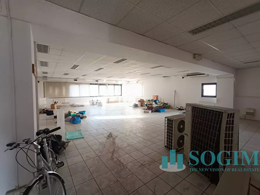 Immagine 11 di Locale commerciale in vendita  in Villa Guardia a Villa Guardia