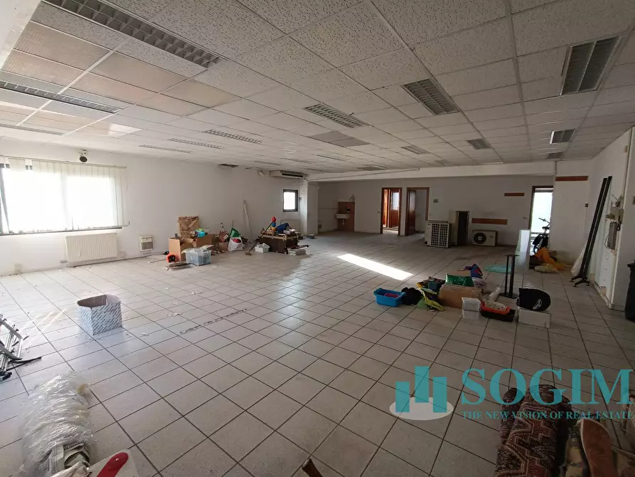 Immagine 13 di Locale commerciale in vendita  in Villa Guardia a Villa Guardia