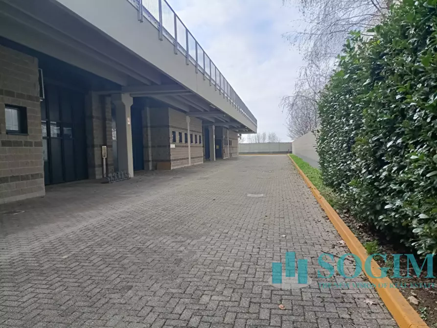 Immagine 3 di Capannone industriale in affitto  in Via del Valà 14 a Carate Brianza