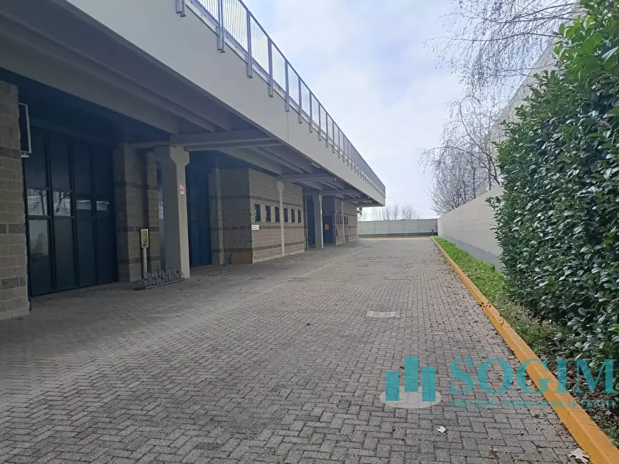 Immagine 9 di Capannone industriale in affitto  in Via del Valà 14 a Carate Brianza
