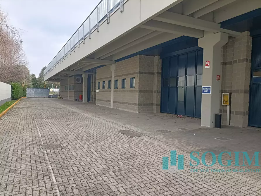 Immagine 11 di Capannone industriale in affitto  in Via del Valà 14 a Carate Brianza