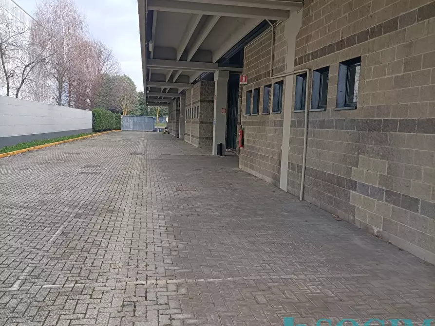 Immagine 17 di Capannone industriale in affitto  in Via del Valà 14 a Carate Brianza