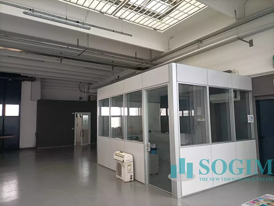 Immagine 32 di Capannone industriale in affitto  in Via del Valà 14 a Carate Brianza