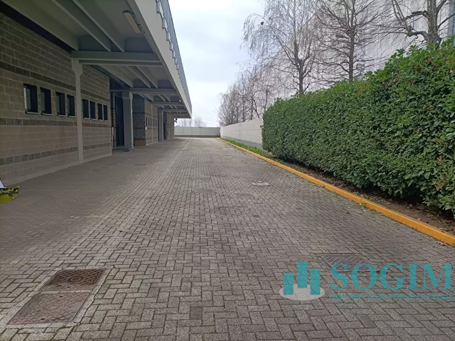 Immagine 16 di Capannone industriale in affitto  in Via del Valà 14 a Carate Brianza