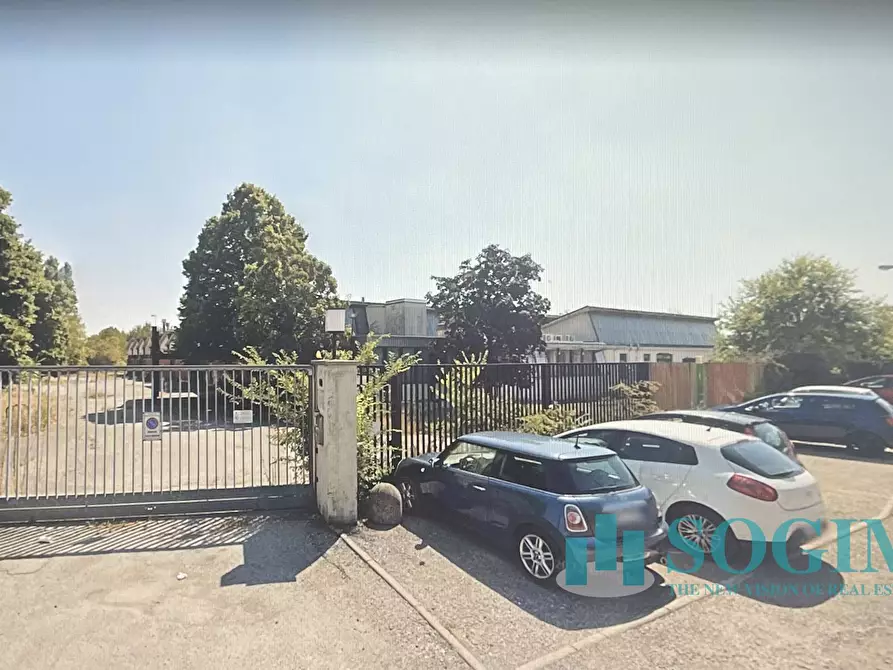 Immagine 2 di Locale commerciale in vendita  in via torino a Caronno Pertusella