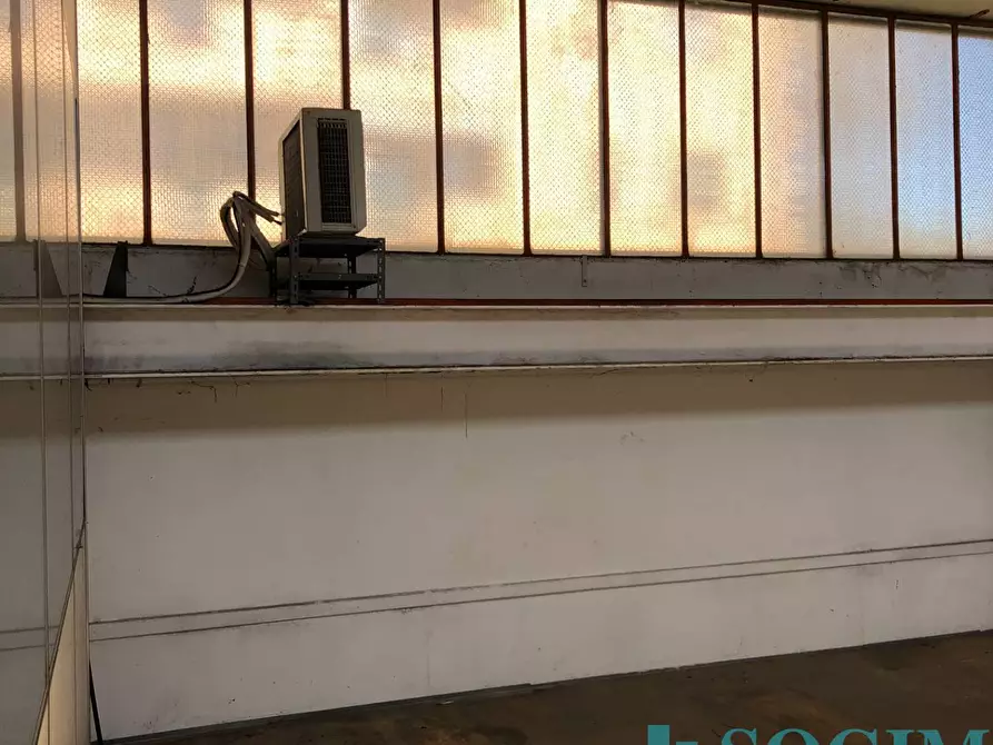 Immagine 26 di Capannone industriale in vendita  a Legnano