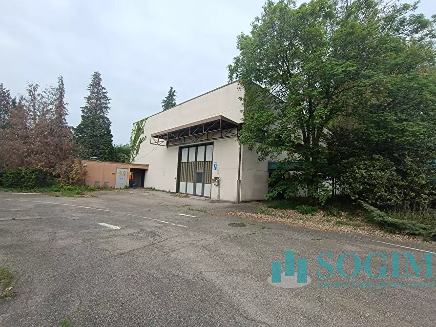 Immagine 3 di Locale commerciale in vendita  in Via Vittorio Emanuele 7 a Olgiate Comasco