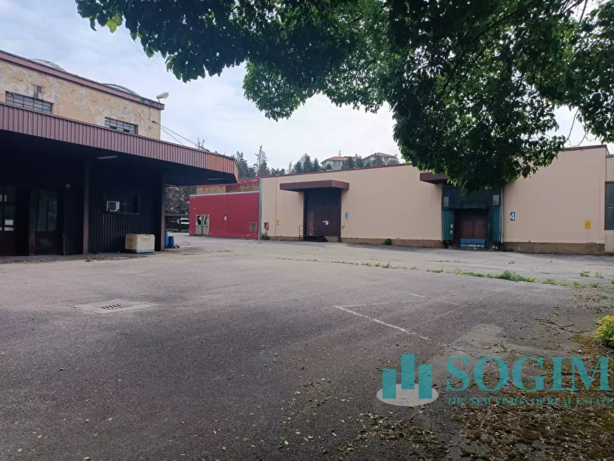 Immagine 12 di Locale commerciale in vendita  in Via Vittorio Emanuele 7 a Olgiate Comasco