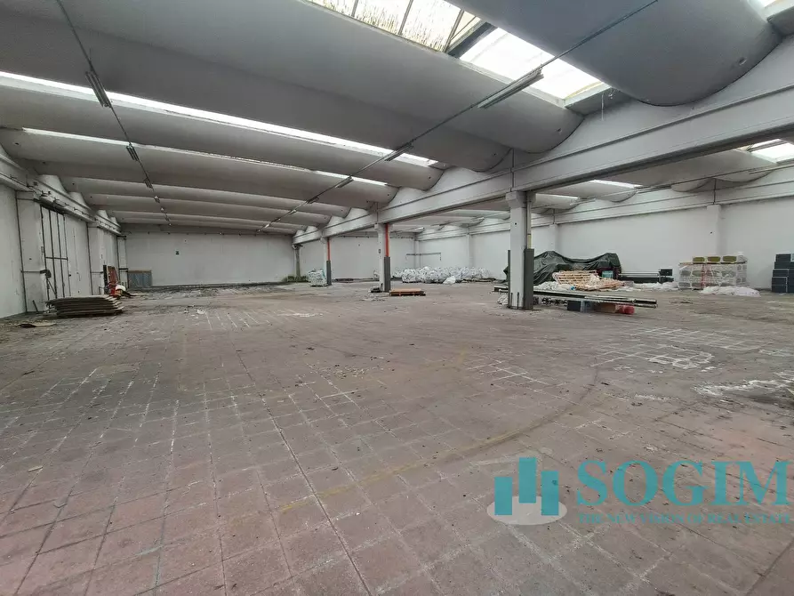 Immagine 21 di Locale commerciale in vendita  in Via Vittorio Emanuele 7 a Olgiate Comasco