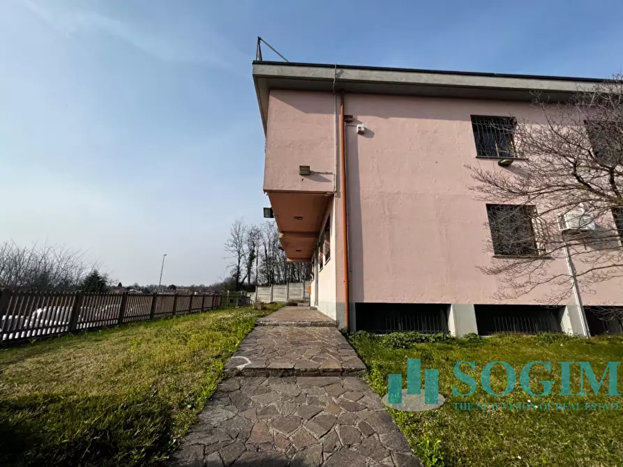 Immagine 22 di Ufficio in affitto  in Via Canturino 22 a Vertemate Con Minoprio