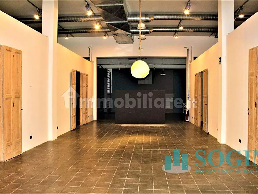 Immagine 3 di Locale commerciale in vendita  in via pegoraro a Gallarate