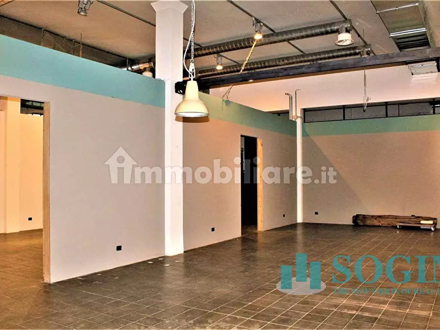 Immagine 9 di Locale commerciale in vendita  in via pegoraro a Gallarate