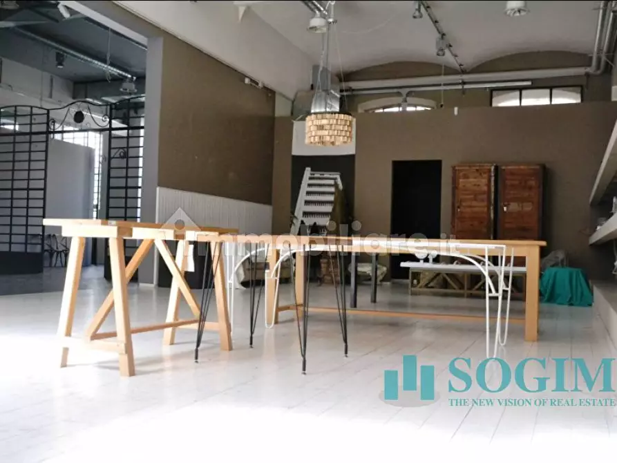 Immagine 12 di Locale commerciale in vendita  in via pegoraro a Gallarate