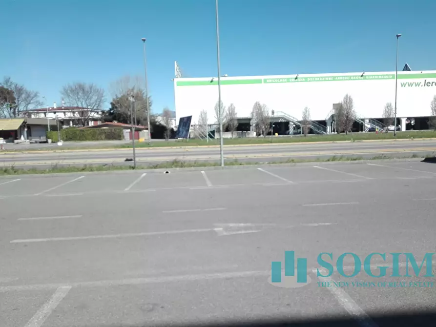 Immagine 10 di Locale commerciale in affitto  in Via Italia 162 a Busnago