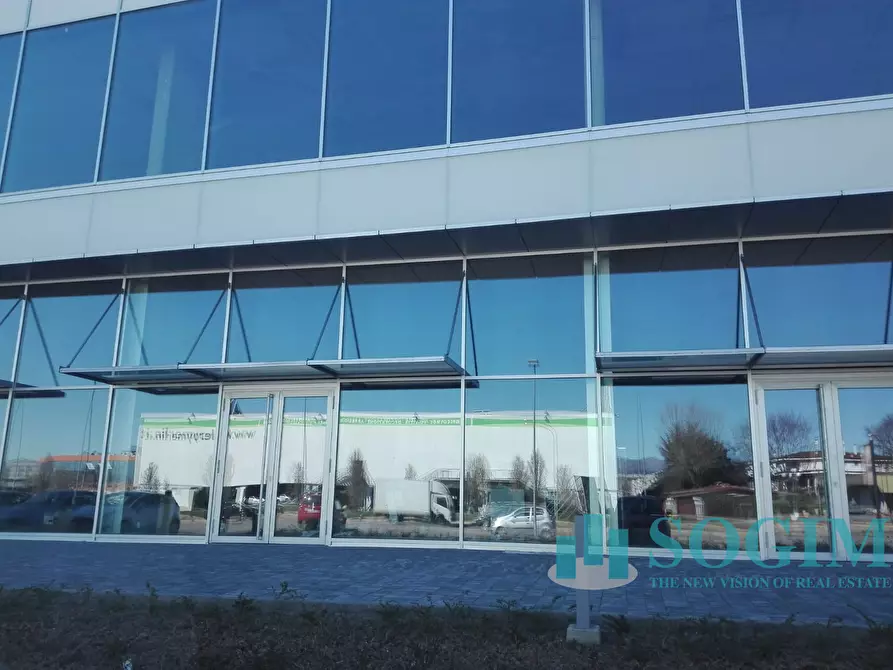 Immagine 5 di Locale commerciale in affitto  in Via Italia 162 a Busnago