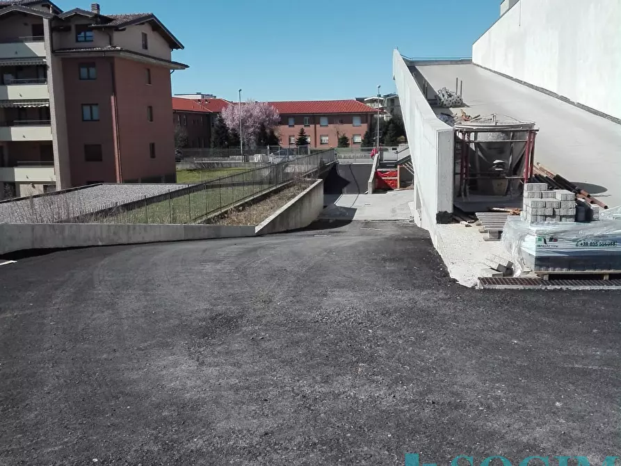 Immagine 14 di Locale commerciale in affitto  in Via Italia 162 a Busnago