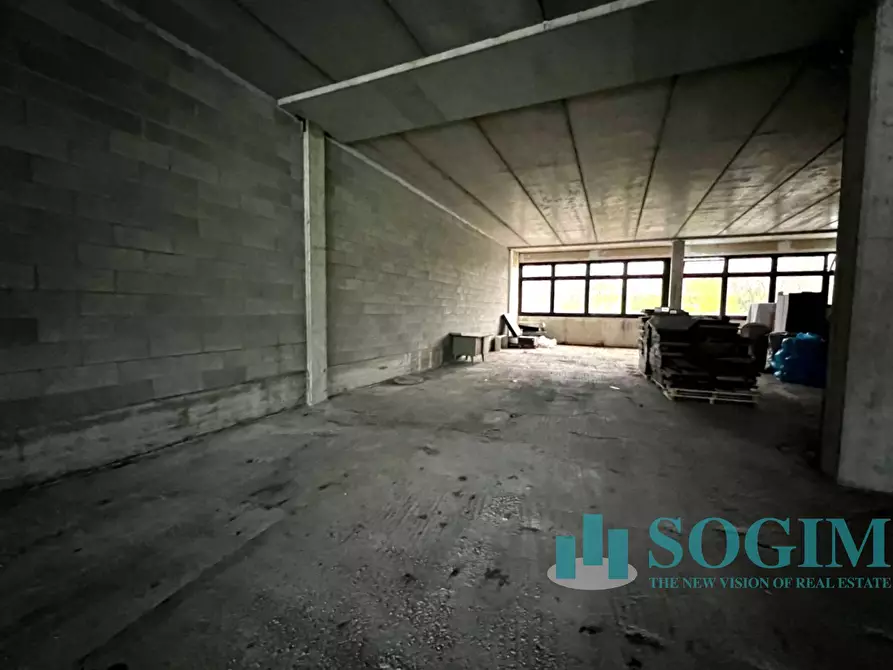 Immagine 5 di Magazzino in vendita  in via ticino a Senna Comasco