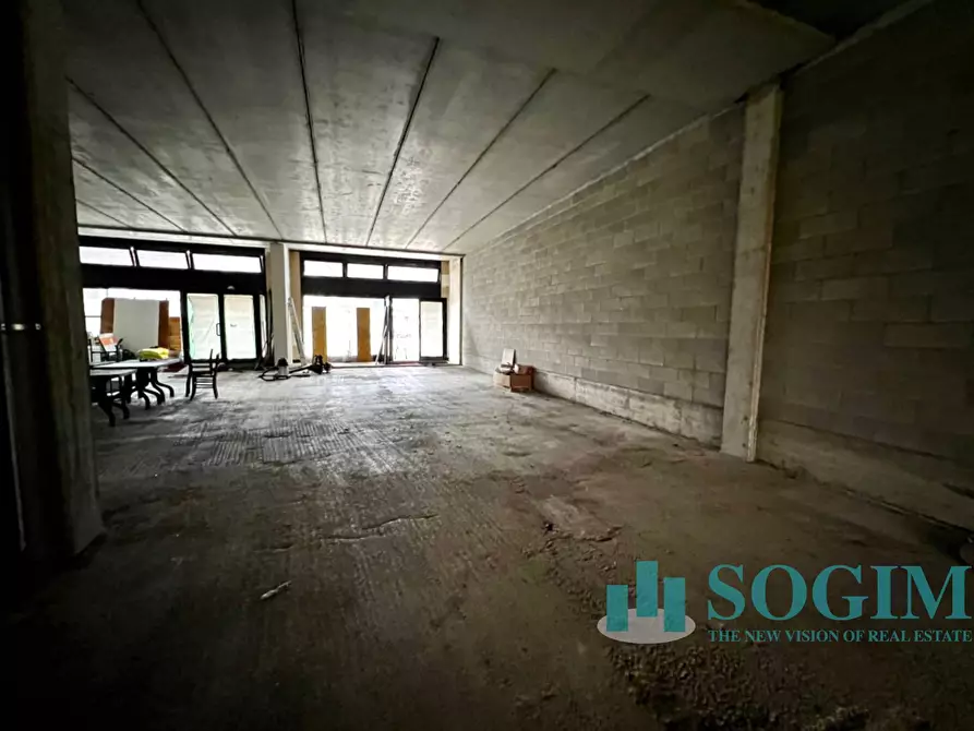 Immagine 7 di Magazzino in vendita  in via ticino a Senna Comasco