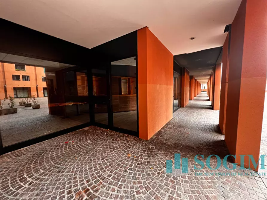 Immagine 2 di Negozio in vendita  in Via anzani a Como