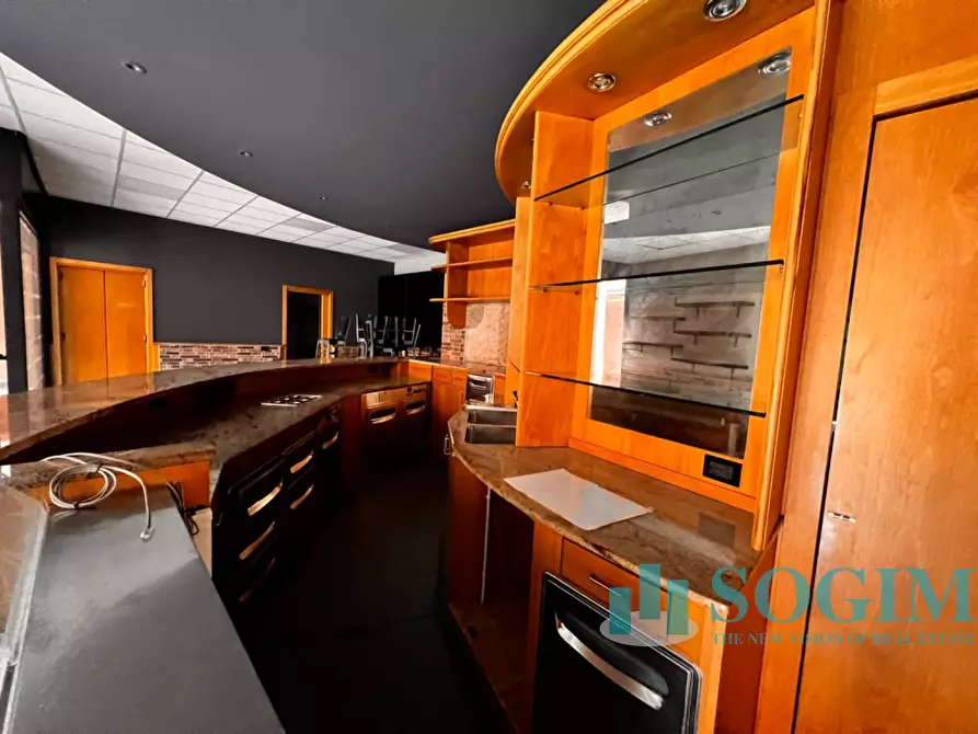 Immagine 13 di Negozio in vendita  in Via anzani a Como