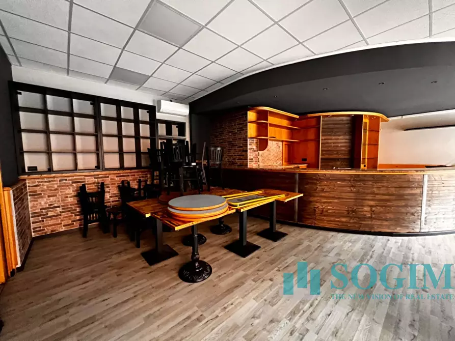 Immagine 19 di Negozio in vendita  in Via anzani a Como