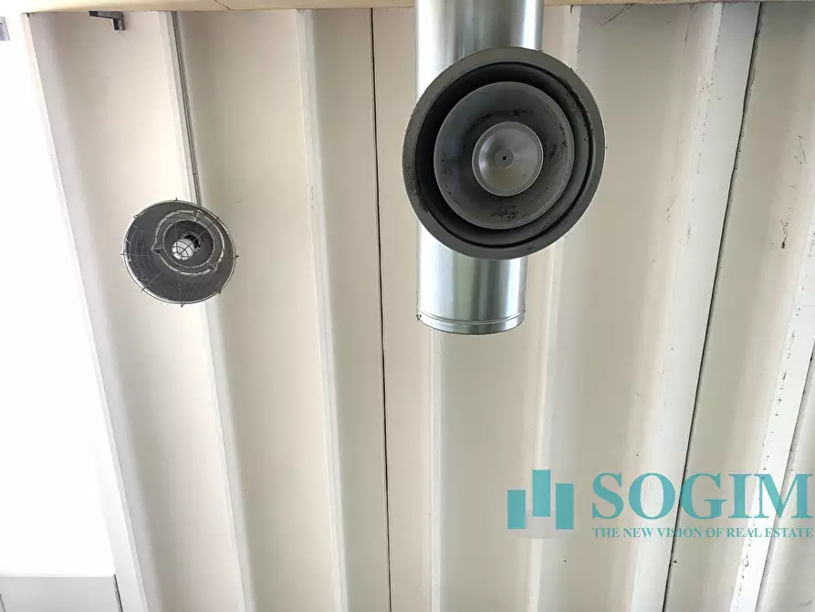 Immagine 6 di Locale commerciale in vendita  in Via Po 7 a Vimercate