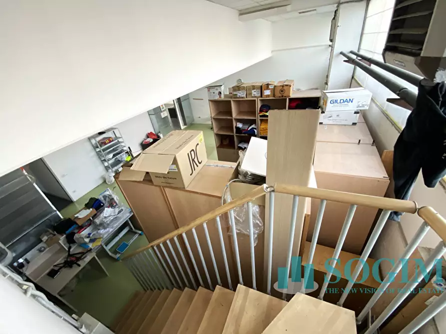 Immagine 16 di Locale commerciale in vendita  in Via Po 7 a Vimercate