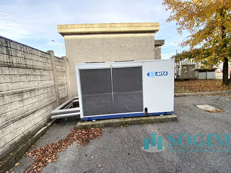 Immagine 20 di Locale commerciale in vendita  in Via Po 7 a Vimercate