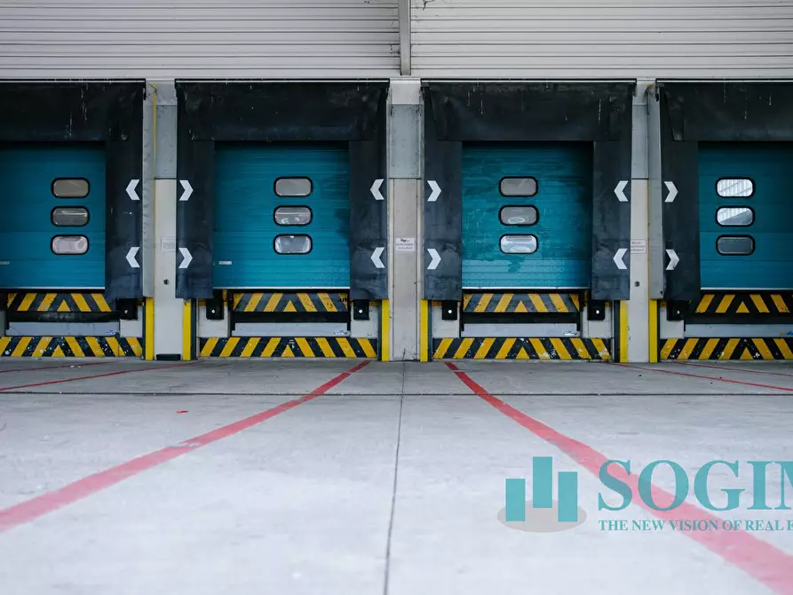 Immagine 2 di Capannone industriale in affitto  a Vignate