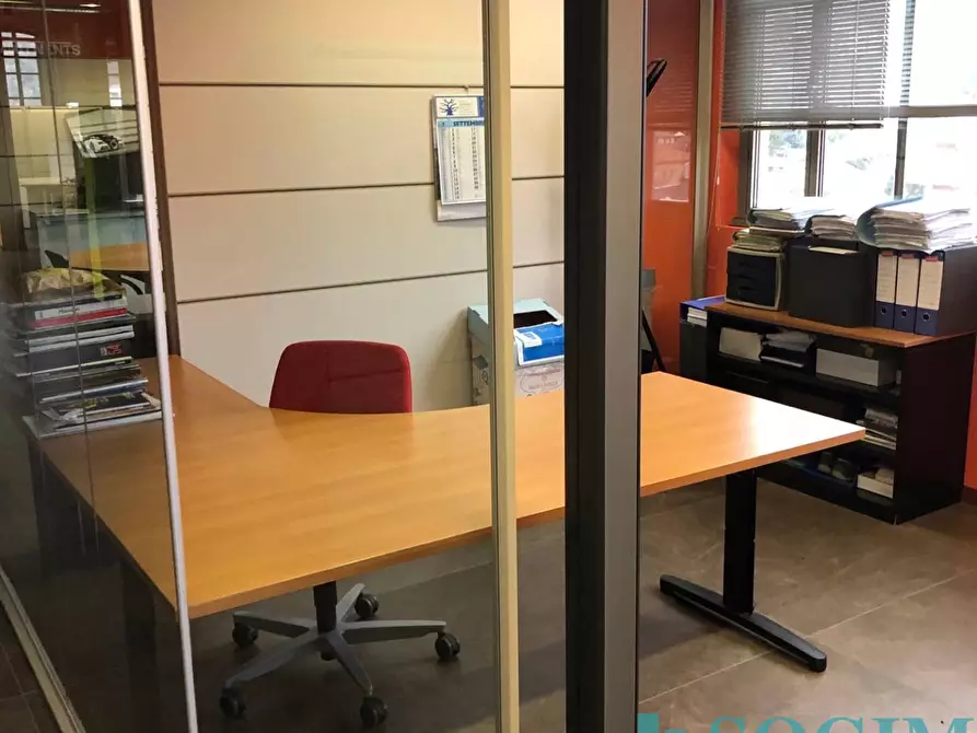 Immagine 8 di Ufficio in affitto  in via silvio pellico a Como