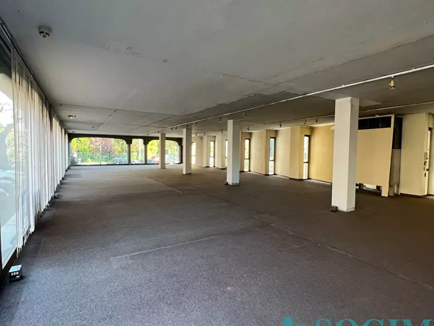 Immagine 14 di Locale commerciale in vendita  a Buscate