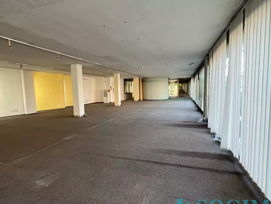 Immagine 15 di Locale commerciale in vendita  a Buscate