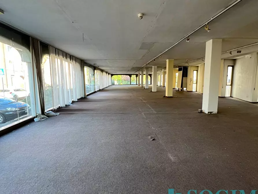 Immagine 19 di Locale commerciale in vendita  a Buscate