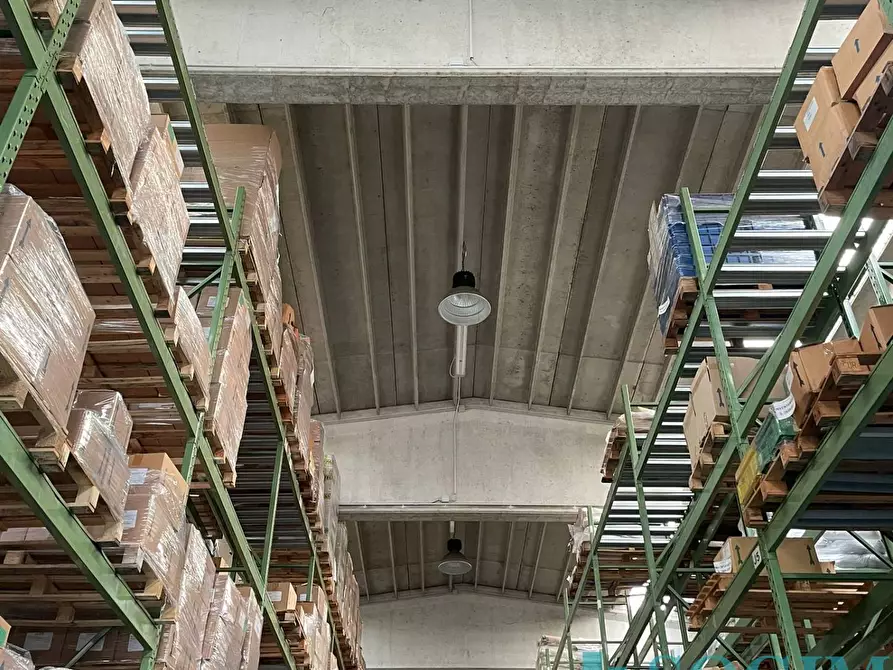 Immagine 2 di Capannone industriale in vendita  in Via Belvedere a Trezzo Sull'adda