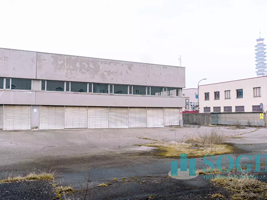 Immagine 1 di Capannone industriale in vendita  in Strada antica per Cassano 5 a Cernusco Sul Naviglio