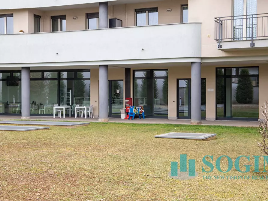 Immagine 21 di Negozio in vendita  in via Toti a Carugo