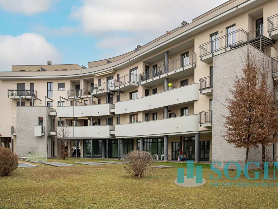 Immagine 22 di Negozio in vendita  in via Toti a Carugo