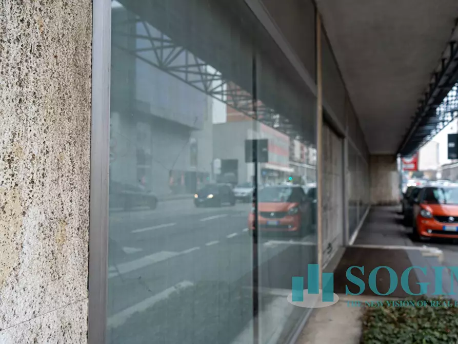 Immagine 20 di Locale commerciale in vendita  in via carducci 104 a Lissone