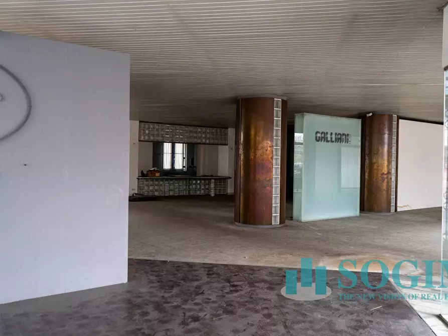 Immagine 12 di Locale commerciale in vendita  in via carducci 104 a Lissone