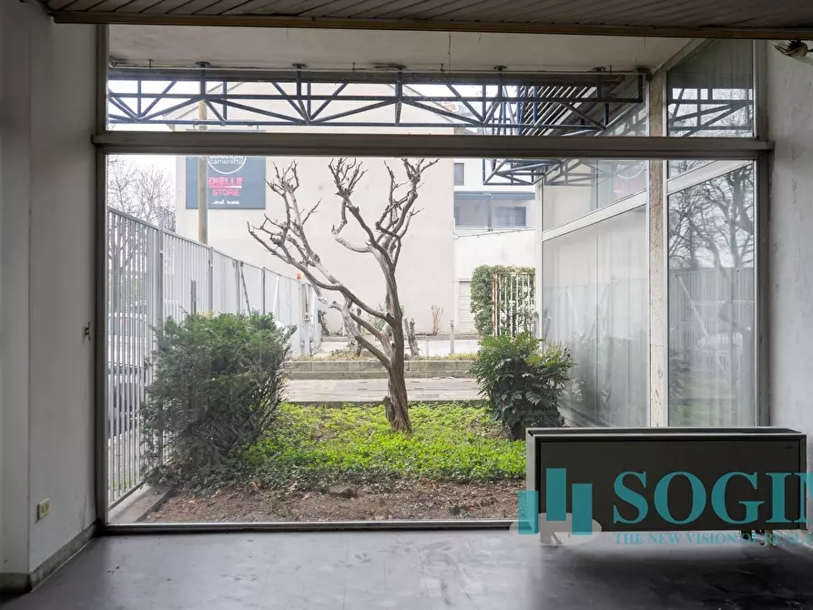 Immagine 15 di Locale commerciale in vendita  in via carducci 104 a Lissone