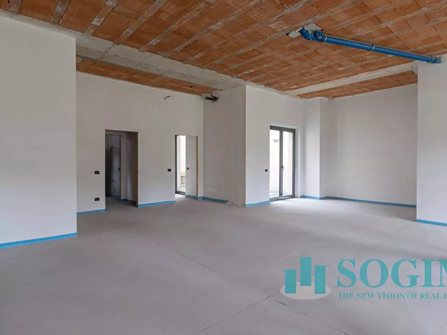 Immagine 8 di Negozio in affitto  in via Toti a Carugo